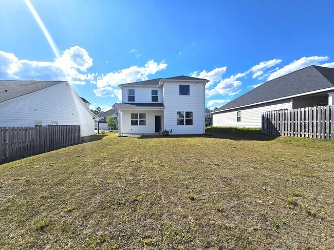Building Photo - 710 Navan Ln