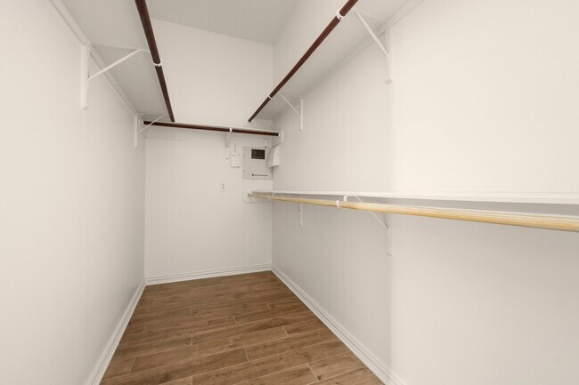 Building Photo - 19830 Broadhead Manor Dr