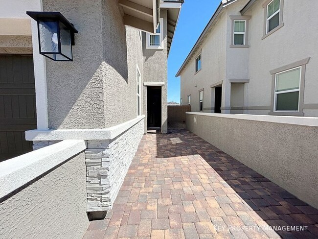 Building Photo - 692 Bamboo Bnd Pl