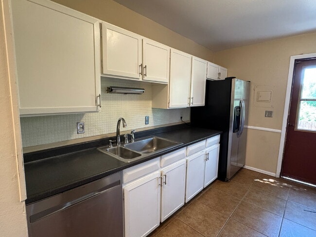 Building Photo - 1280 Linden Ave