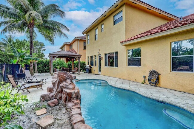 Building Photo - 748 Cresta Cir