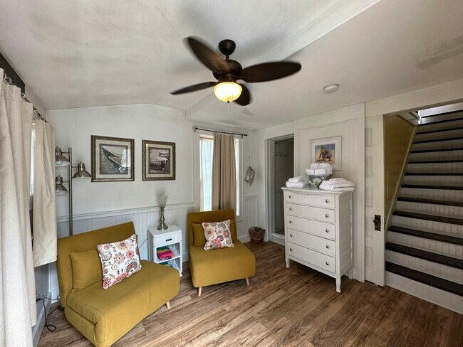 Building Photo - 54 Center St