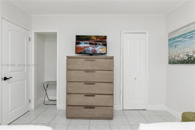 Building Photo - 1900 N Victoria Park Rd