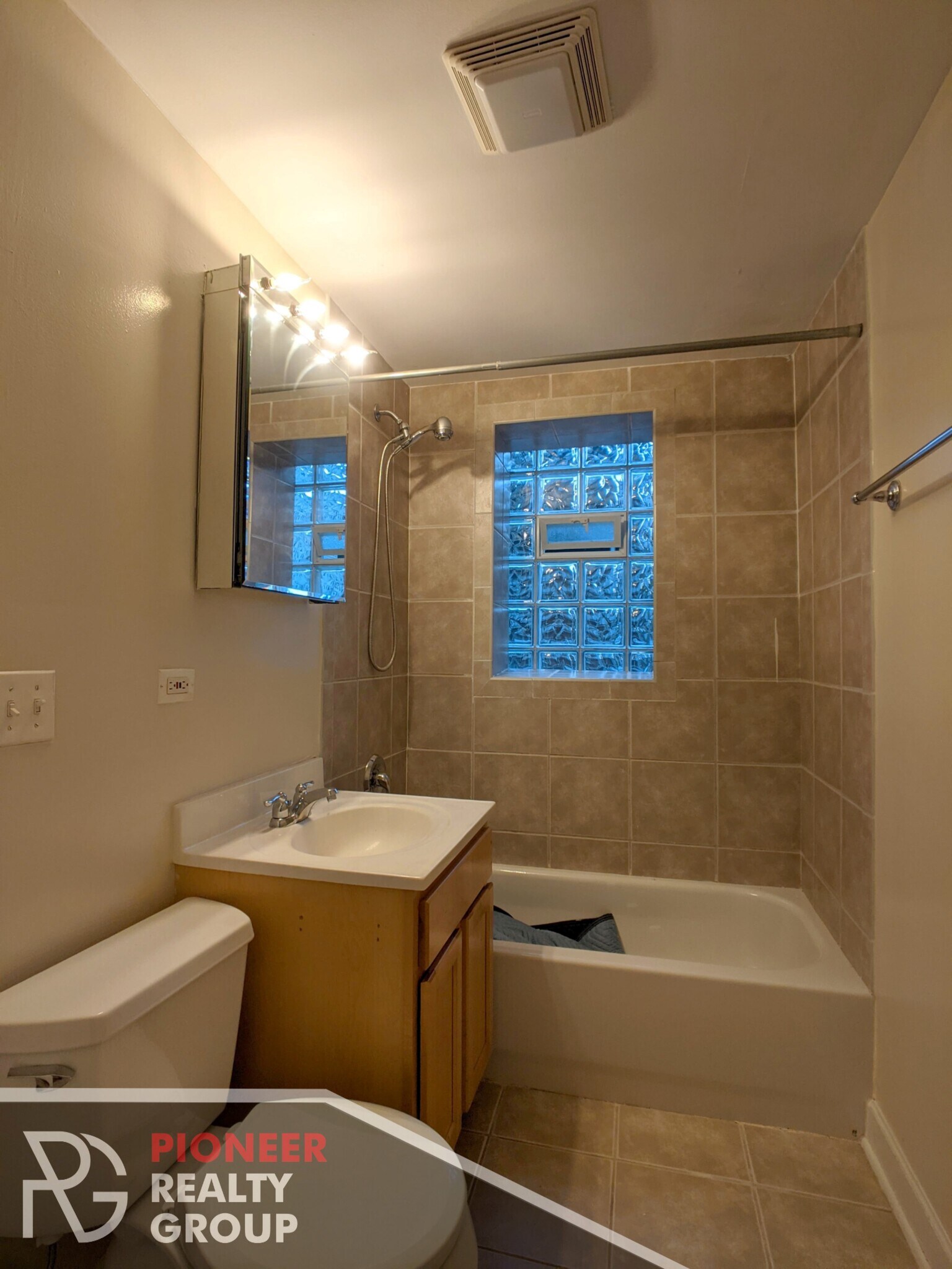 Building Photo - 3248 N Clifton Ave