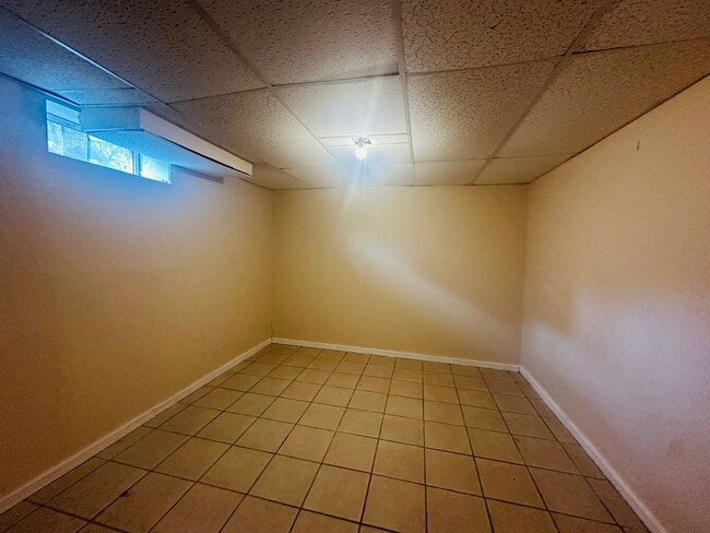 Building Photo - MOVE-IN READY !! BEAUTIFULLY  PROPERTY WIT...