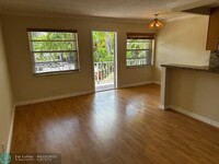 Building Photo - 1125 NE 16th Pl