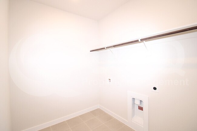 Building Photo - 330 Fire Rock Dr