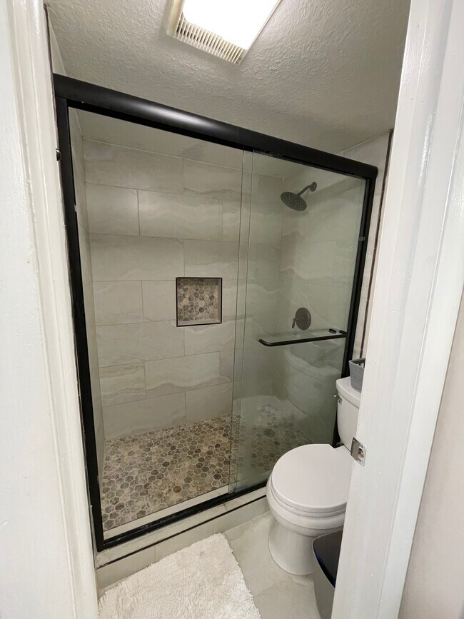 Building Photo - 6075 N Sabal Palm Blvd