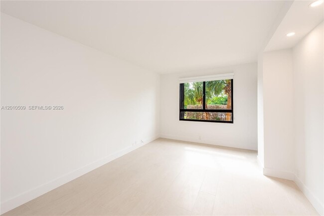 Building Photo - 151 Crandon Blvd