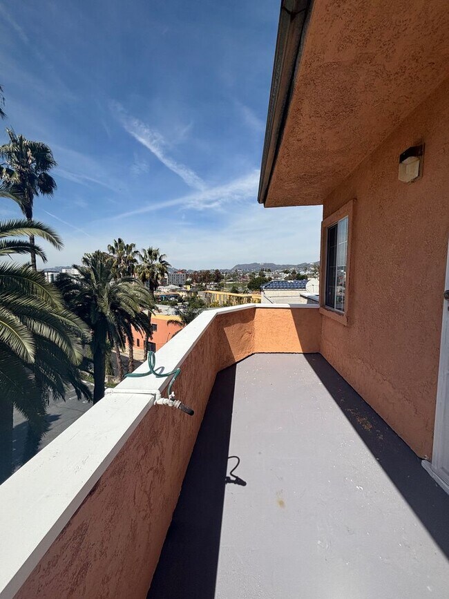 Building Photo - 221 N Commonwealth Ave