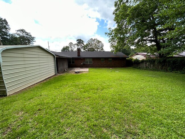 Building Photo - 1825 Edwardian Way