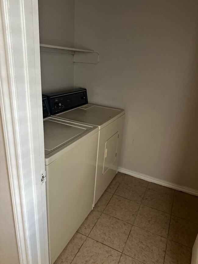 Building Photo - College Station - 3 bedroom/2 bath Duplex ...