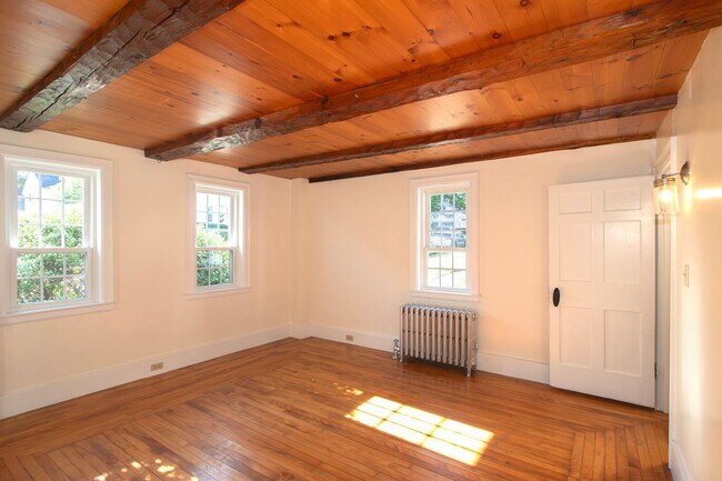 Building Photo - 168 Central Ave
