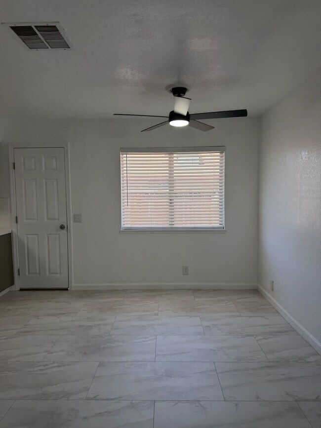 Building Photo - 127a S Gateway Blvd