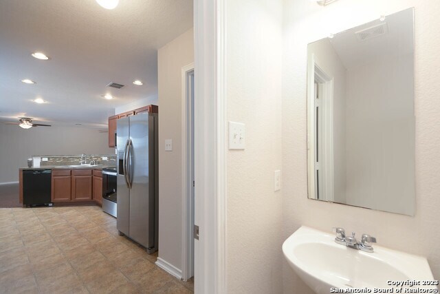Building Photo - 9307 Mimosa Manor