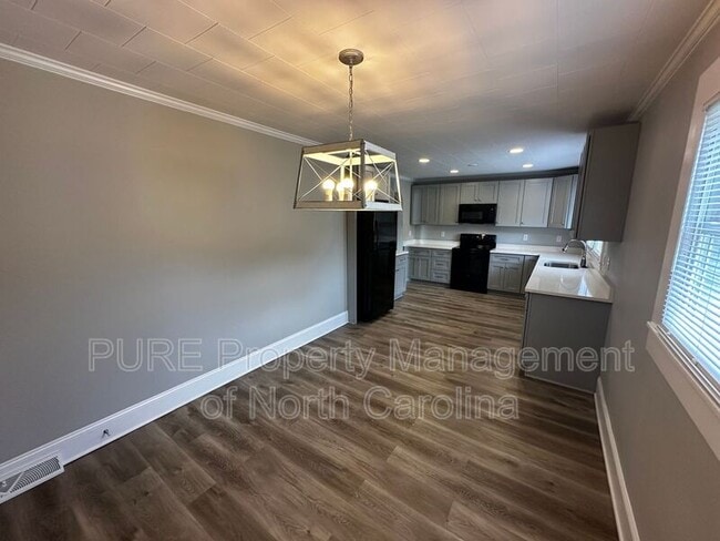 Building Photo - 1101 Woodlawn St