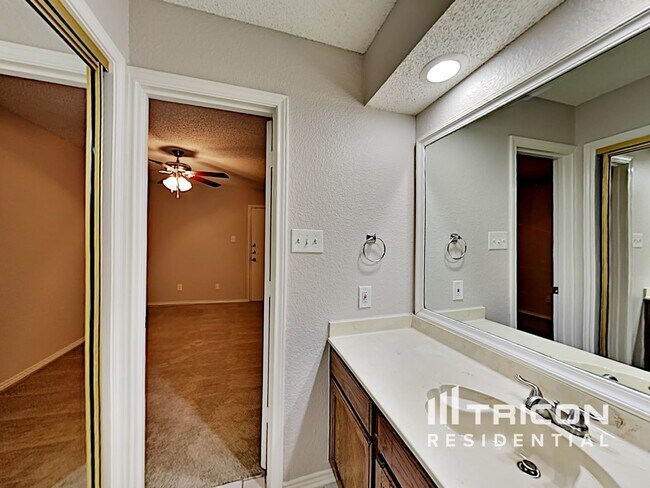 Building Photo - 1637 Woodhall Way