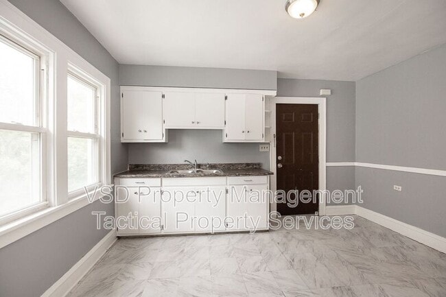 Building Photo - 4024 E 143rd St