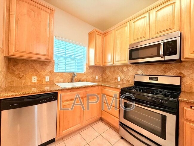 Building Photo - 12217 Moorpark St