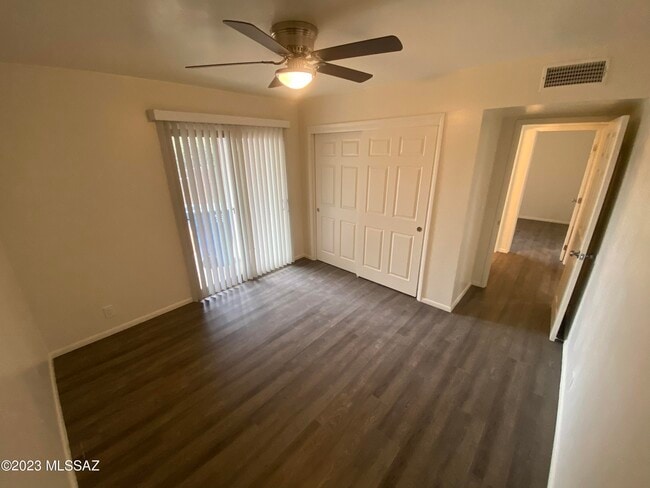 Building Photo - 3325 E Blacklidge Dr