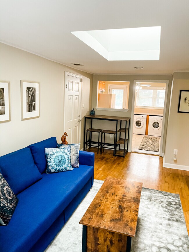 Building Photo - East Park Ave Furnished