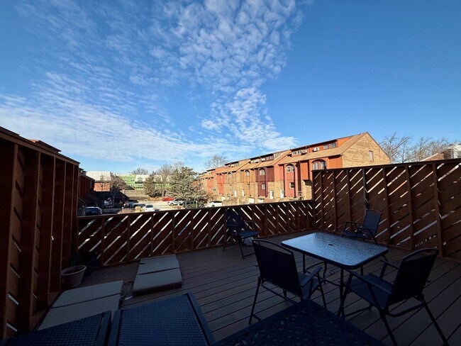 Building Photo - 28 Servan Ct