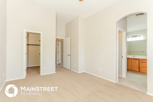 Building Photo - 10063 E Paseo San Ardo