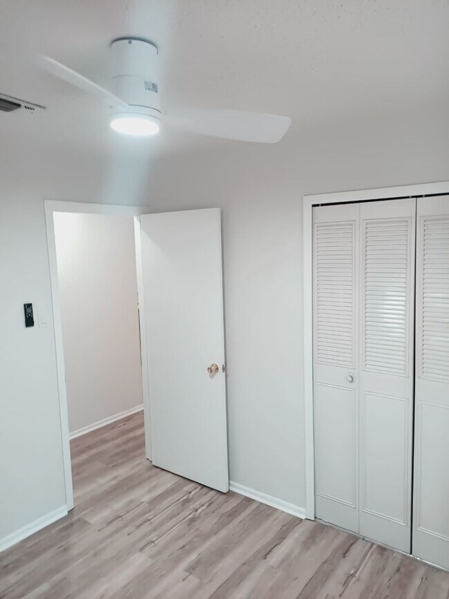 Building Photo - Well-Maintained Home with Modern Features in Prime Live Oak Location