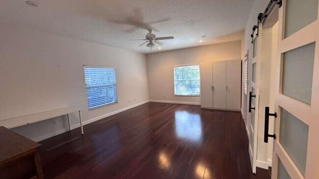 Building Photo - 10324 Pointview Ct