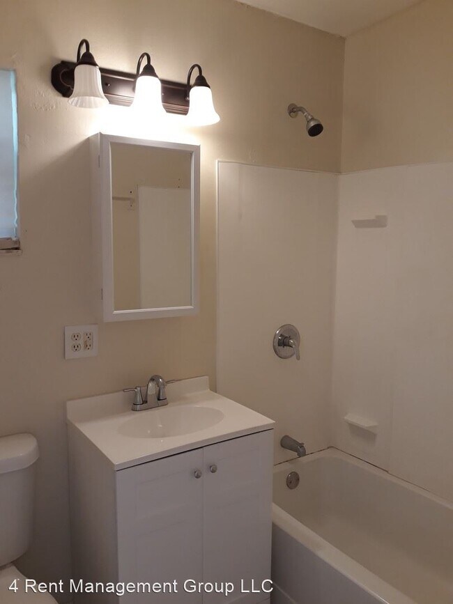 Building Photo - 2 br, 1 bath House - 611 S CR 419