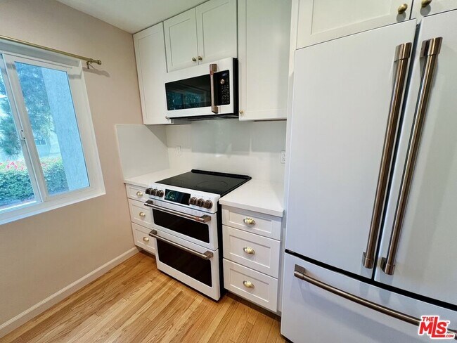 Building Photo - 2209 Summertime Ln