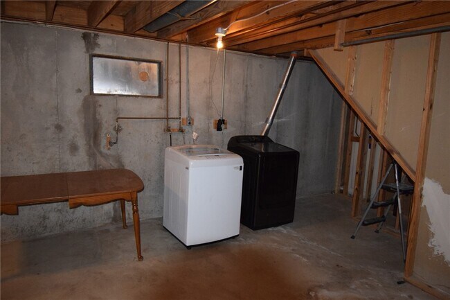 Building Photo - 3626 Blecha Rd