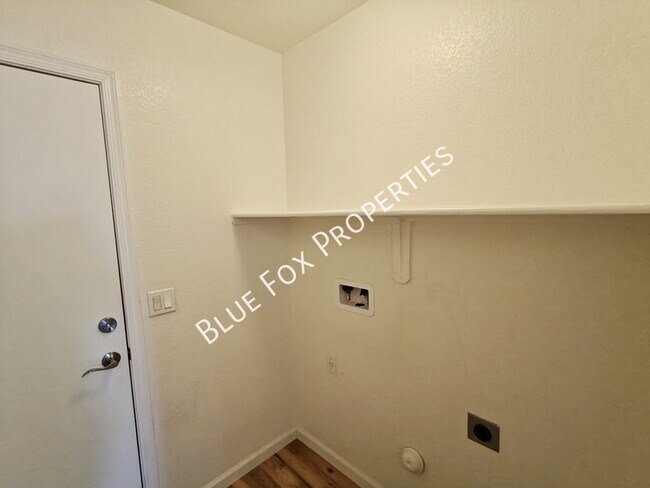 Building Photo - 600 E River Walk Dr