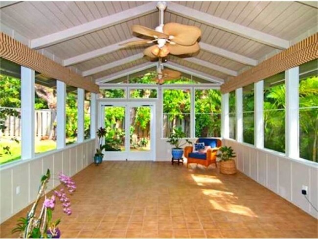 Building Photo - Large Kailua Beachside Home w/ beautiful y...