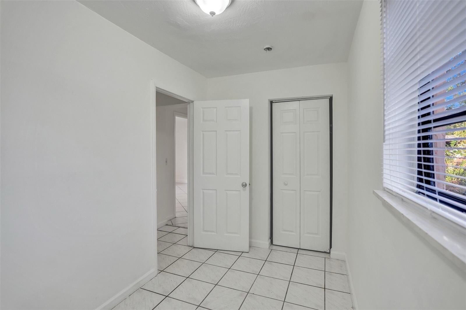 Building Photo - 1142 NW 43rd Ter