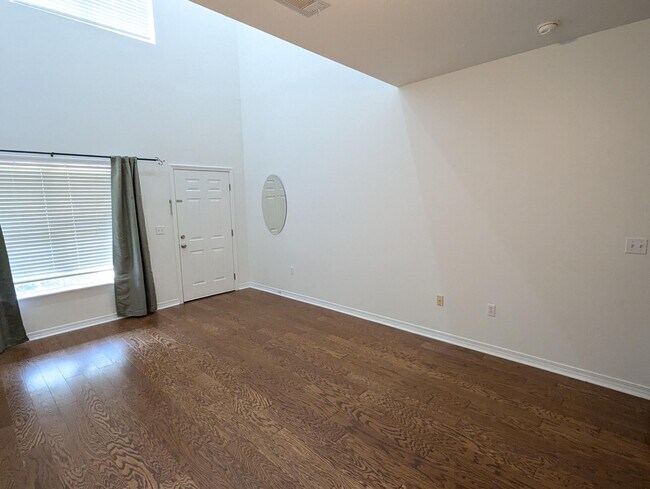 Building Photo - 1537 Bentley Cir
