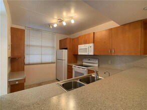 Building Photo - 1721 Whitehall Dr