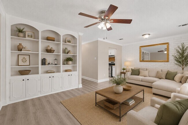 Building Photo - 14535 Misty Meadow Ln