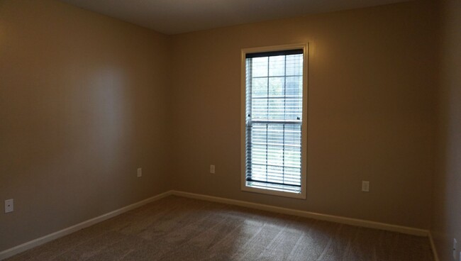 Building Photo - Beautiful 3/2 located in Crestwood