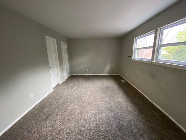 Building Photo - Spacious 3 Bedroom 2.5 Bath Townhome! "ASK...