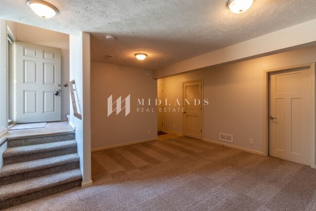Building Photo - Beautiful Duplex