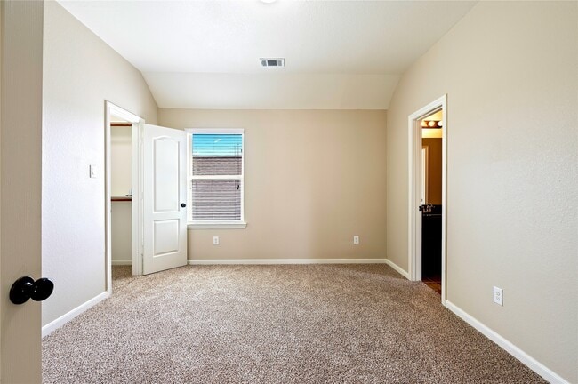 Building Photo - 6526 Hunters Creek Ln