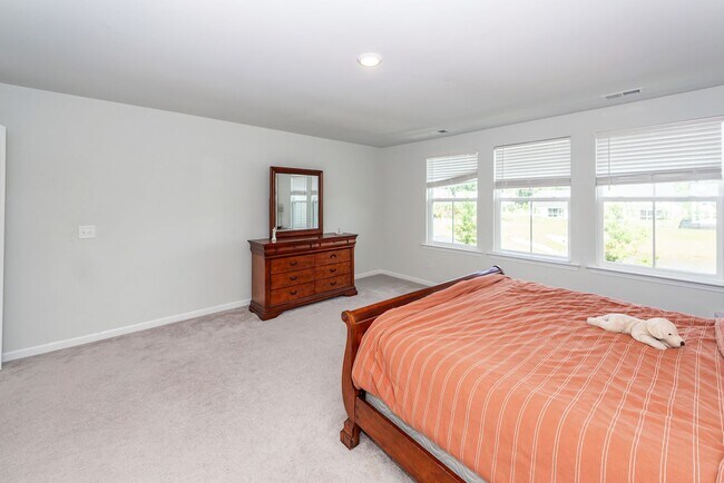 Building Photo - 6 Bedroom 4.5 Bath in Limehouse Village - Summerville