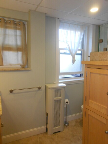 Building Photo - 73 Parkman St