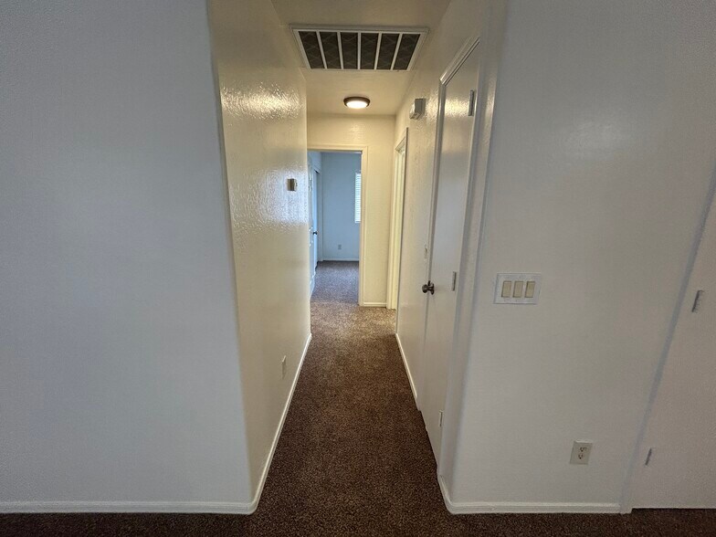 Building Photo - 7028 S 46th Dr
