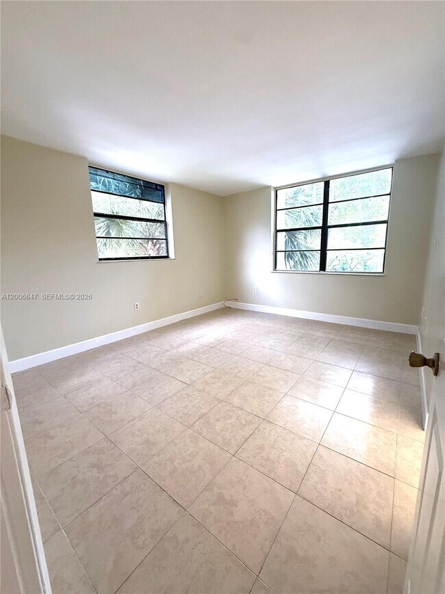 Building Photo - 10835 SW 112th Ave