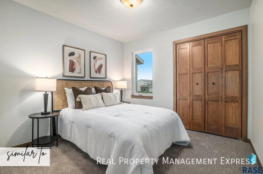 Building Photo - Modern & Spacious 3-Bedroom Townhome on Sioux Falls’ West Side