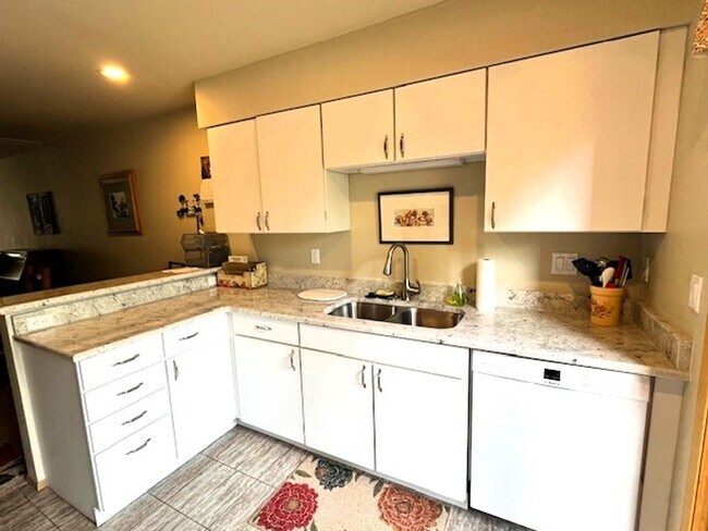 Building Photo - Long Term Rental- Lagoon Townhomes 737D