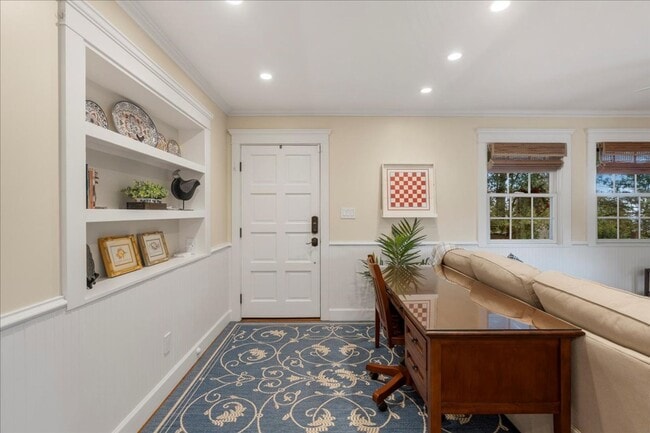 Building Photo - 2 Bedroom, 1 Bath furnished Cottage