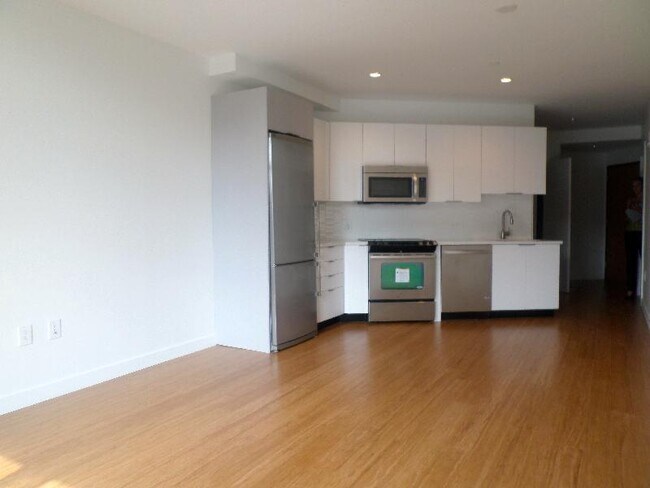 Building Photo - 125 Kingston St